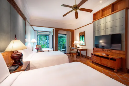 JW Marriott Phuket Resort & Spa Отели рядом с достопримечательностью «Май Кхао»