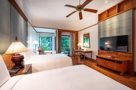 JW Marriott Phuket Resort & Spa Отели рядом с достопримечательностью «Sai Kaew Beach»