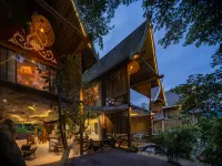 Jadeer · Jinghong Collection ｜Baitinai Rainforest Secret Villa Hotels near The Manchunman Buddhist Temple