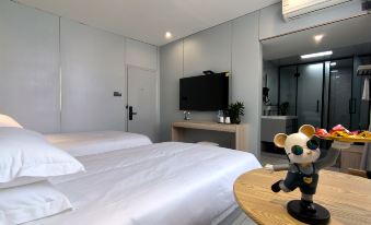 Lai Xinyuan Light Luxury Hotel (Taizhou Jiaojiang Pier 7 Store)