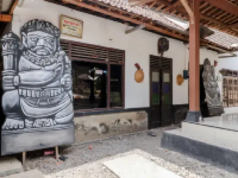 Griya Erlangga Homestay Hotels in Pajangan