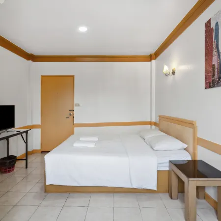 Phu Inn Hotel Отели рядом с достопримечательностью «Парк Расчаданусорн»
