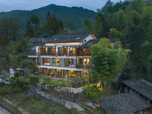 Longquan Moshangguiren Homestay (Baoxi Scenic Area)