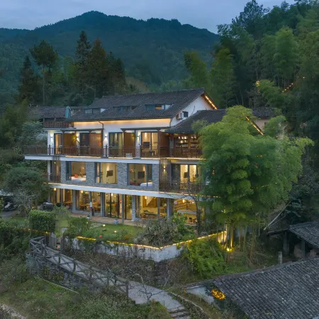 Longquan Moshangguiren Homestay (Baoxi Scenic Area)