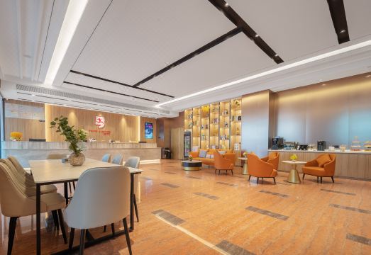 피오니 인터내셔널 호텔 룸서비스