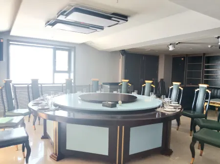 Lanxi Bieyuan Homestay (Qinggeli Langshan International Ski Resort) Отели рядом с достопримечательностью «Qinggeli Wolf Mountain Scenic Area»