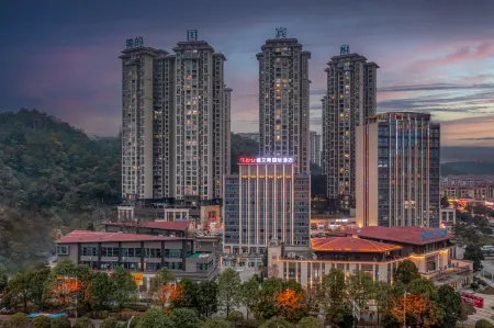 Veris International Hotel (Guiyang Huaxi Mei's Guobinfu) Отели рядом с достопримечательностью «Confucious Academy»