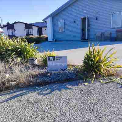 18 Jimmy Hotel Exterior