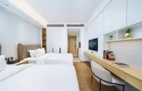 Tokyo Light Luxury Apartment (Shenzhen International Convention and Exhibition Center)