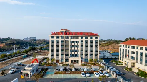 Feisu E-Sports Hotel (Yongxiu County Government Square) - parking