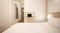 Red Planet Cebu Hotels near Oxygen