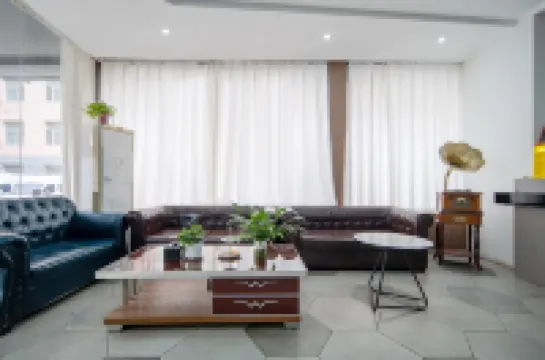 Home Inn Ruibai Cloud Hotel (Shijiazhuang Railway Station Huihua College Branch)