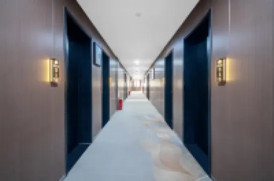 Home Inn Ruibai Cloud Hotel (Shijiazhuang Railway Station Huihua College Branch)