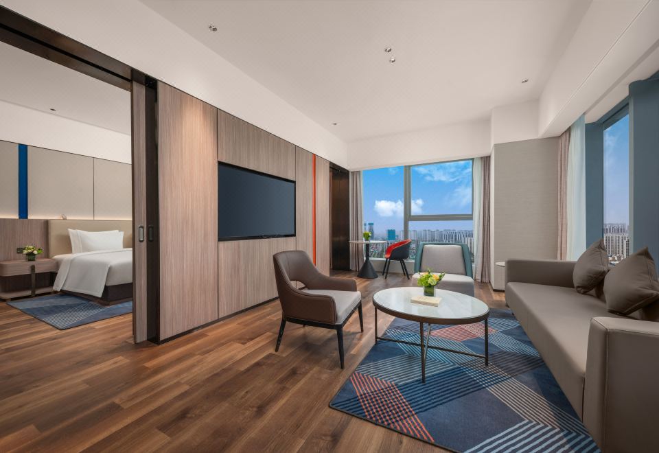 5. 홀리데이 인 익..