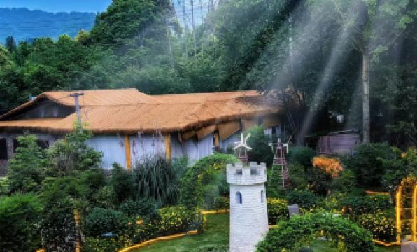 Qingchengshan Huajun Holiday Villa (Qianshan High-speed Railway Station)