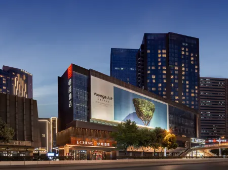 Echeng Hotel (Chengdu Chunxi Road Taikoo Li Branch) Отели рядом с достопримечательностью «Chengdu Research Base of Giant Panda Breeding»