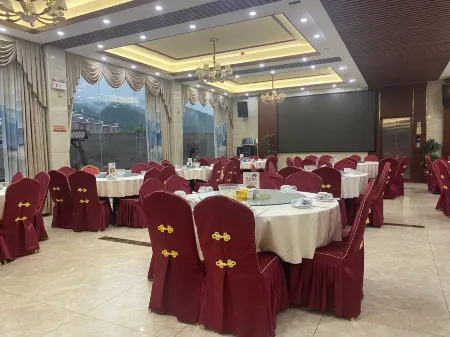 Nanxiong Meiyuan Restaurant Отели рядом с достопримечательностью «Meiguan Ancient Post Road»