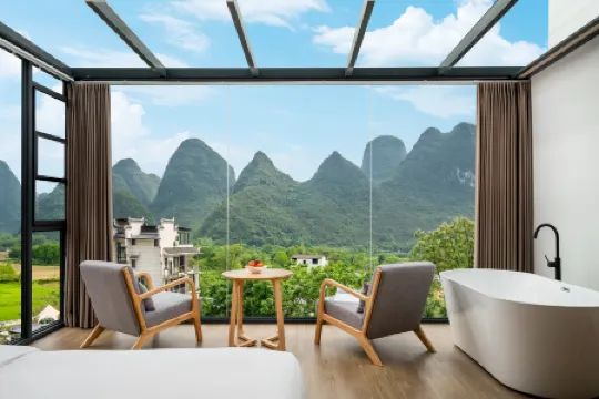Shijian Homestay (Yangshuo Yulong River Qiangu Scene District Store)