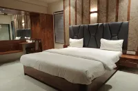 Hotel Apratim Lodging & Boarding Hotels in Ulhasnagar