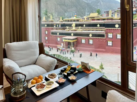 Minshan Xingzhe Muxin Wangqinda Hotel (Dege Yinjing Yuan Branch)