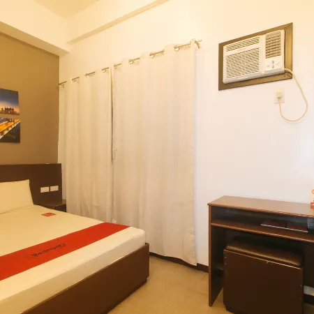 RedDoorz @ Traveler Inn Matina