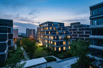World Hotel (Jinan Fengming Road Baoshan Subway Station Branch) Hotel dekat Shandong Business Institute