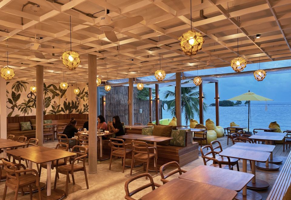 더 스테이 차웡 비치 리조트의 해변 모습