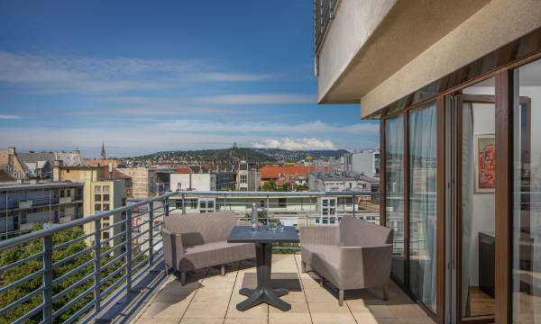 Escala Hotel & Suites