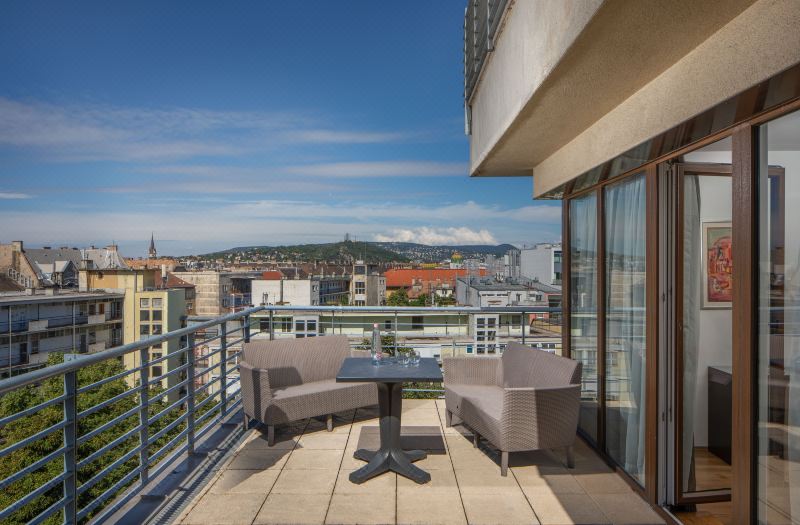Escala Hotel & Suites