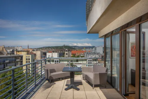 Escala Hotel & Suites - parking