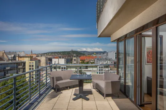 Escala Hotel & Suites