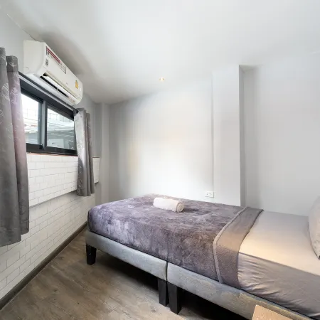 OH Hostels - Bangkok Отели рядом с достопримечательностью «Школа Сатривитайя»
