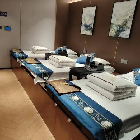 Ease Hotel · Zhi (Yichang Huoche Dongzhan )