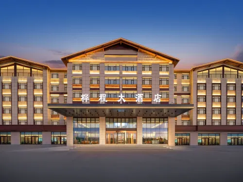 ChaKa Huacheng Grand Hotel Hotels in Ulan