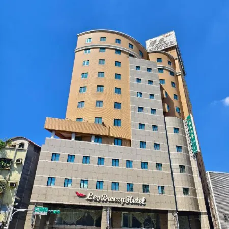 Via Hotel Breeze Отели рядом с достопримечательностью «Guangfu Gong Temple»