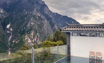 Shangri-La Tiger Leaping Gorge Qiyan Guanshan Boutique Homestay