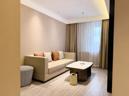 Starway Hotel (Chifengzhan Dongguangchang) Отели рядом с достопримечательностью «Inner Mongolia Vocational and Technical College of Traffic»