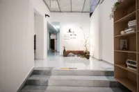 桂林·Moment悠然居飯店（理工大學屏風校區店） - 2 星級