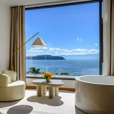 Dali erhai Sixiang Qingyi Seaview Inn