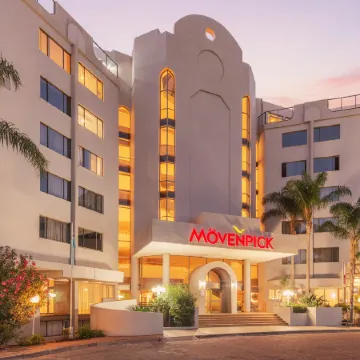 Mövenpick Hotel Windhoek Отели в г. Виндхук