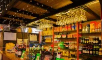 Xuegu Bilaolv Hostel Hotel - ที่มีบาร์