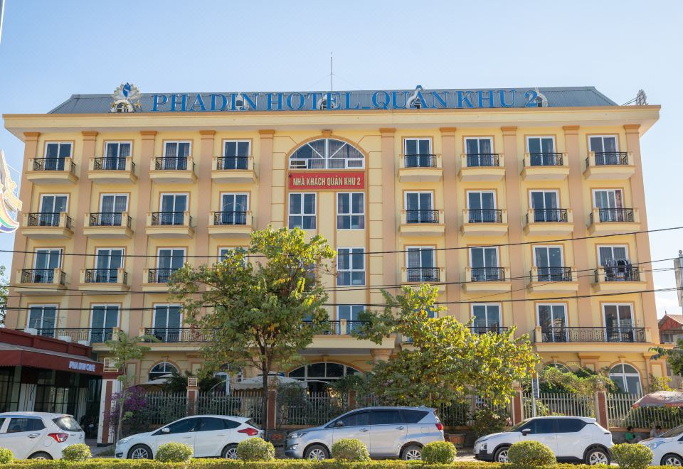 Pha Đin Hotel