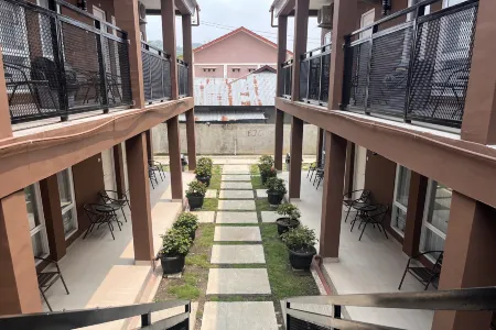 Bluebell House Отели в г. Wae Kelambu