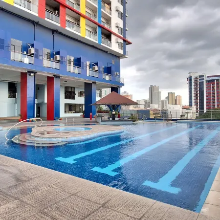 StayLuxia Manilabayview 1-5 BR Suites w/Balcony Bayview Pool Netflix