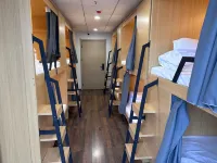 Wowo Hostel (Renmin Park Subway Station) Hotel a 