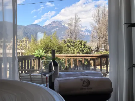 Wading Snow Mountain Resort Inn Отели рядом с достопримечательностью «Wenbi Reservoir»