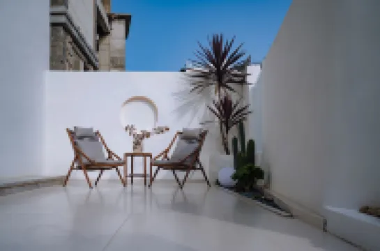 180°Erhai-芷步丨潮音山韻丨海景觀光度假酒店(洱海店) 鄰近滇西應用技術大學的酒店