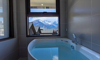 Ulysses Snow Mountain View Holiday Villa (Shuhe Ancient Town Store)