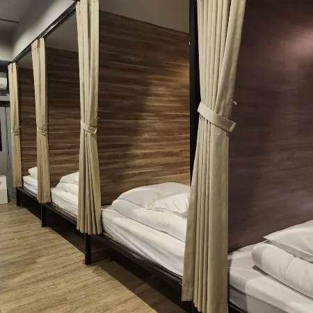 Fellows House Отели рядом с достопримечательностью «Торговый центр The Mall Thapra»