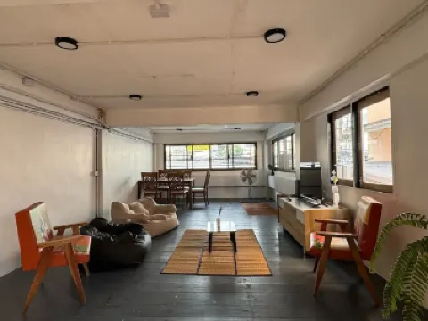 Before we go (DonMueang) Hotel dekat Don Muang Railway Station